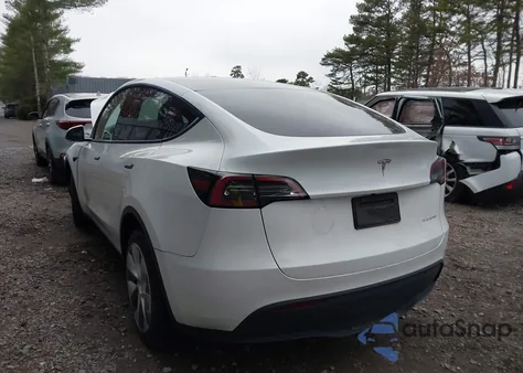 2023 Tesla Model Y Awd/Long Range Dual Motor All-Wheel Drive z USA, uszkodzony, nr VIN 7SAYGDEE6PA124988